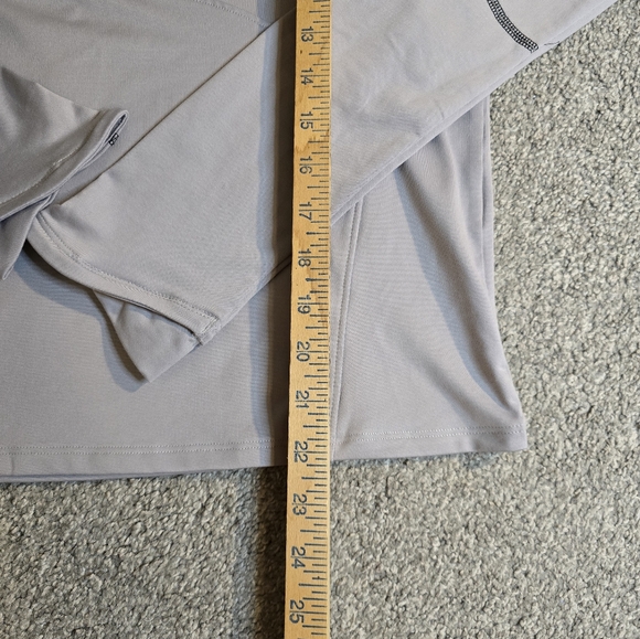 Under Armour Grey Mock Neck Athletic Shirt Ladies Size Small EUC - Picture 2 of 5